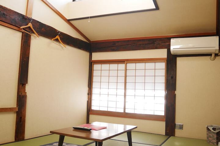 Room 10 of 33
