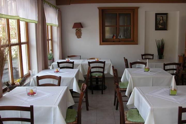 Dining 51 of 66
