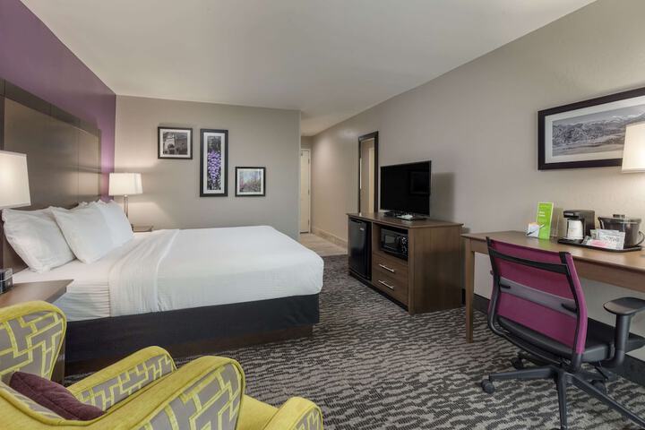 1 King Bed (7 of 18)