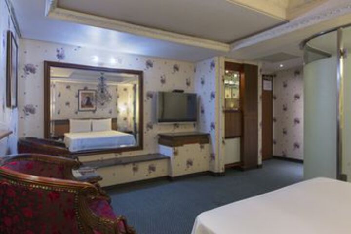 Room 18 of 19