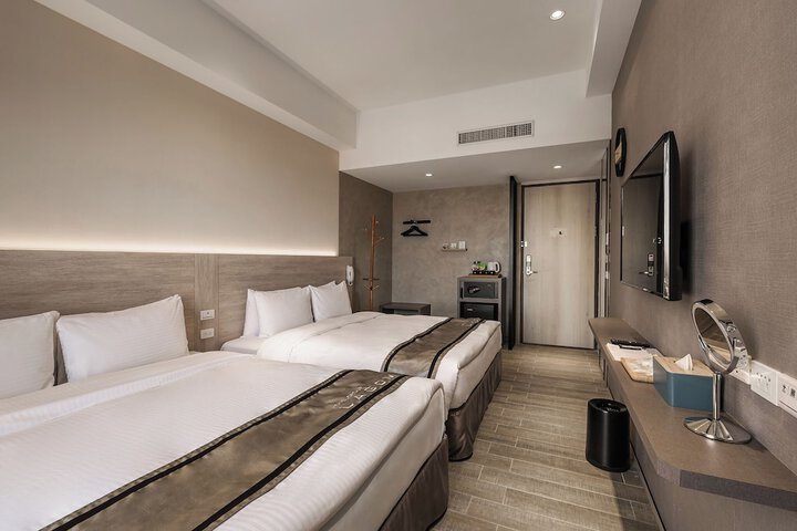 Room 9 of 36