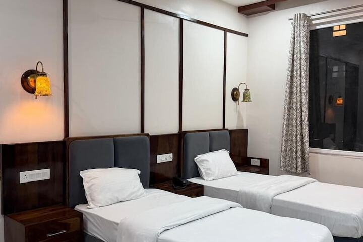 Room 15 of 28