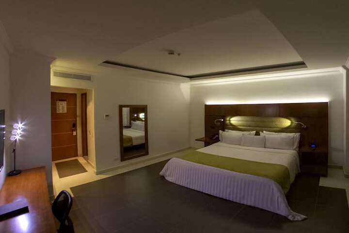 Room 15 of 48
