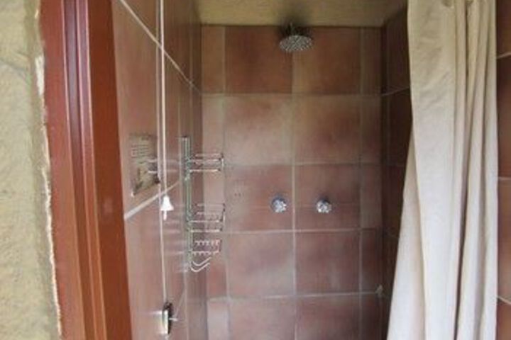 Room 5 of 12