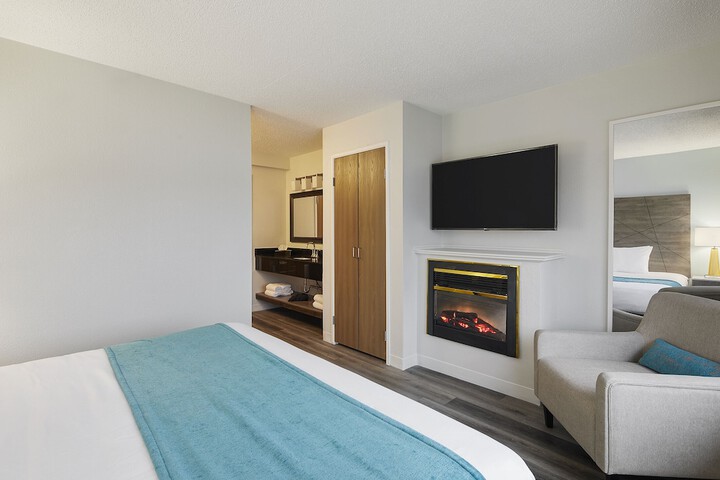 1 King Bed (8 of 9)