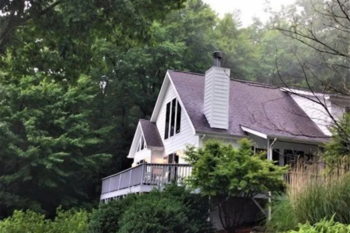 Exterior of A Ridge View
