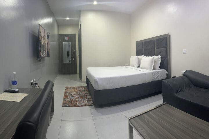 Room 9 of 36