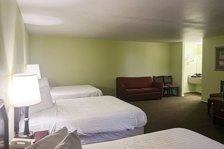 Room 9 of 19
