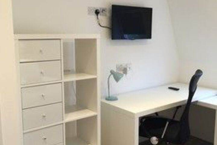 Room 2 of 8