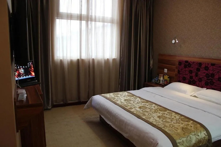 Room 6 of 12