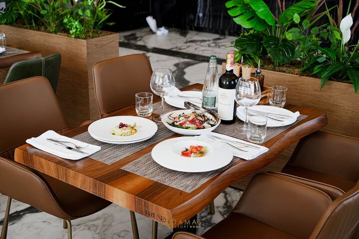 Dining 103 of 148