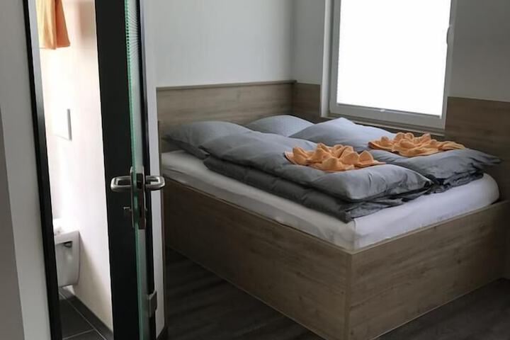 Room 10 of 24