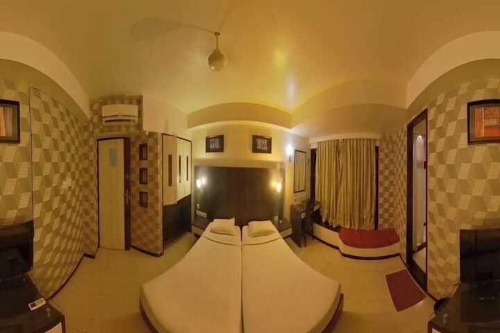 Room 27 of 38