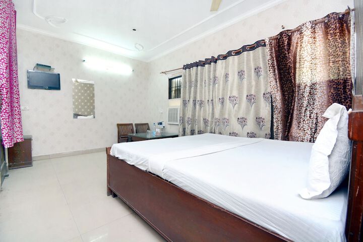 Room 16 of 26