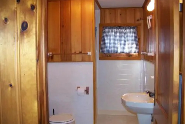Room 7 of 18