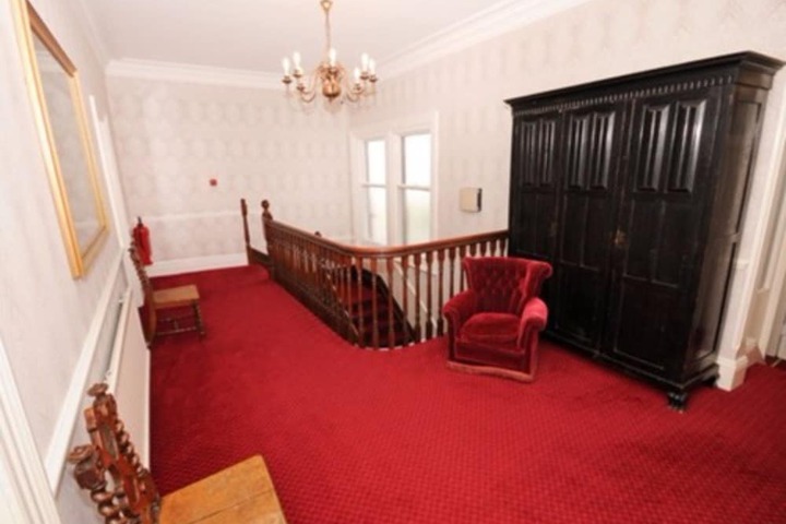 Ballroom/Hall 34 of 44