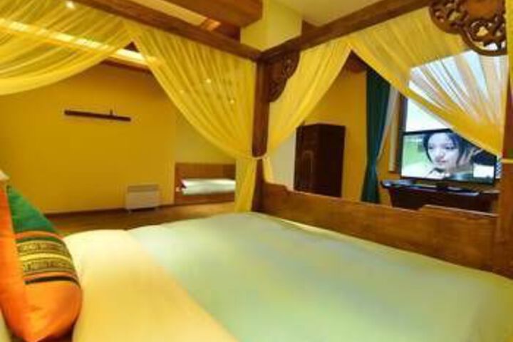 Room 7 of 26