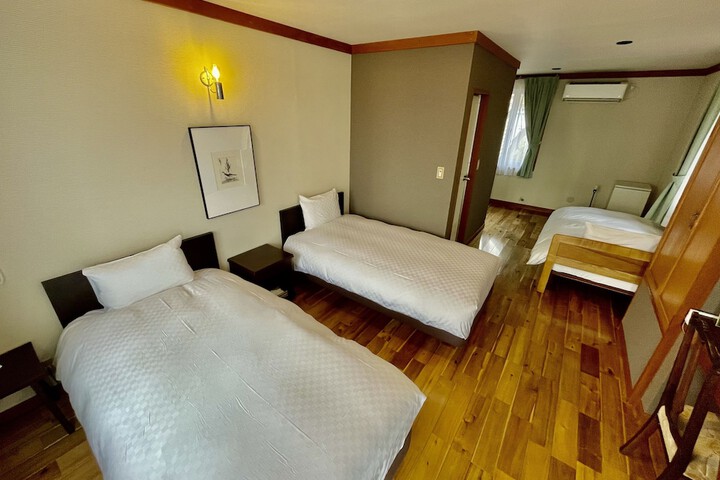 Room 16 of 38