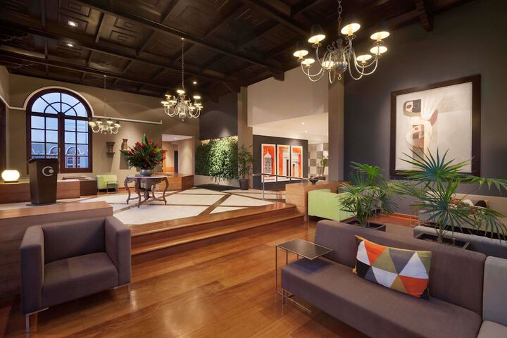 Entrance & Lobby