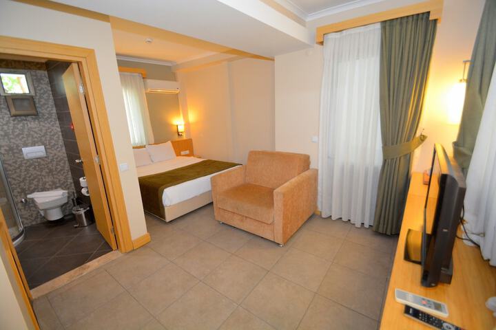 Room 26 of 106