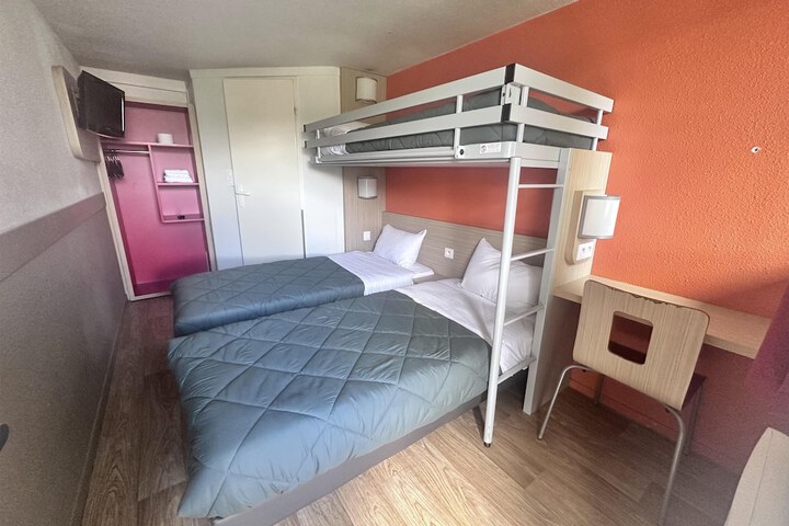 Room 14 of 27