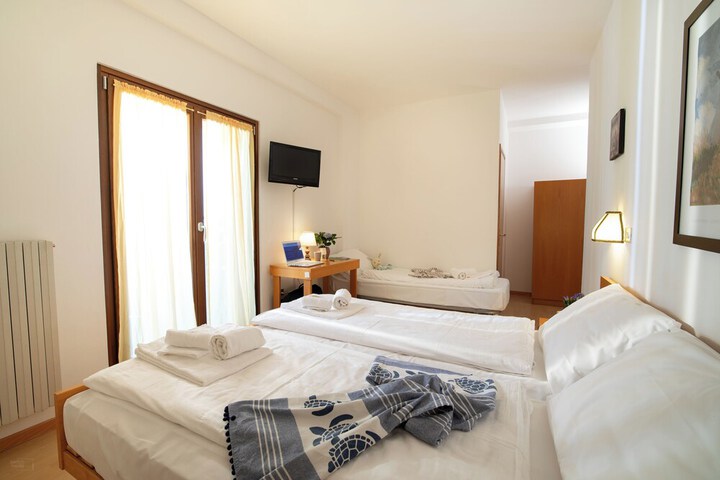 Room 10 of 78
