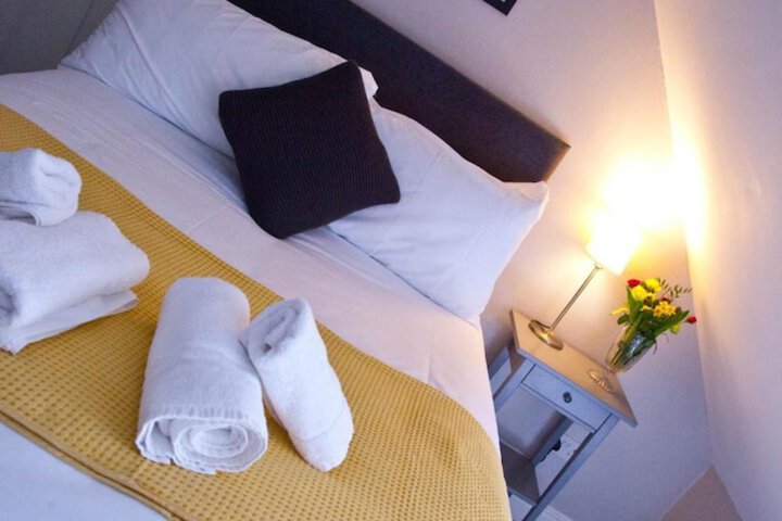 Room 16 of 28