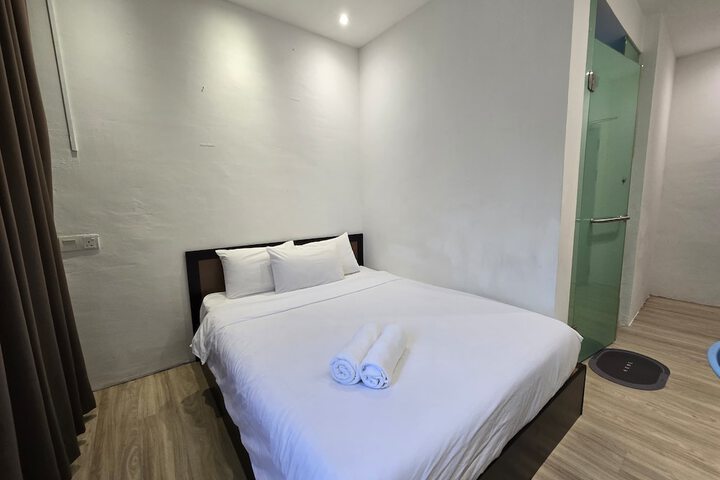 Room 12 of 27