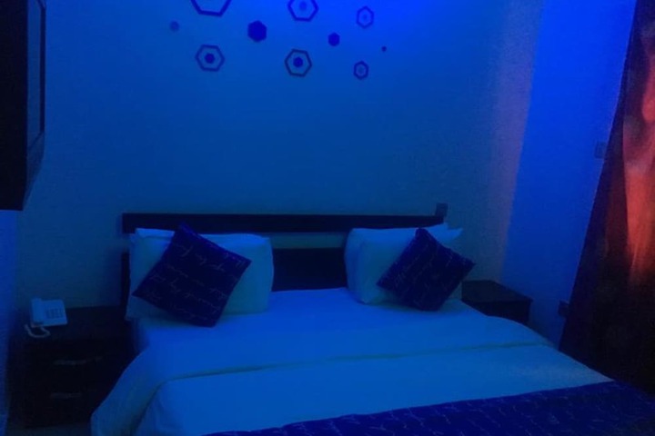 Room 9 of 11