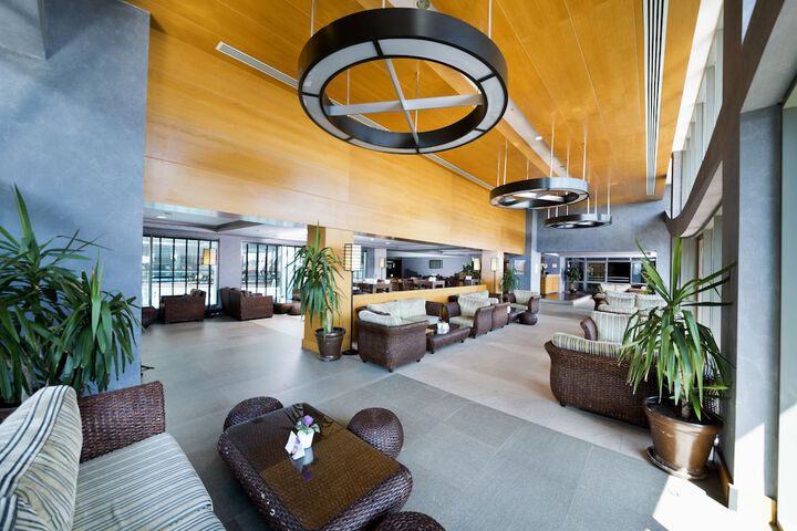 Entrance & Lobby