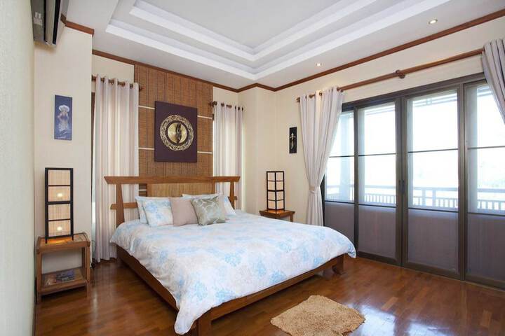 Room 10 of 31