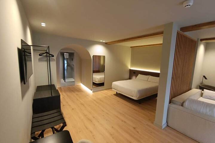 Room 13 of 27