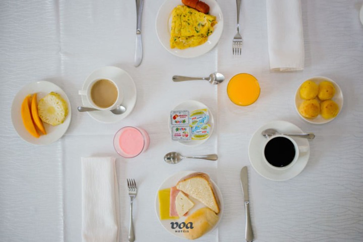 Breakfast/Coffee Service 20 of 35