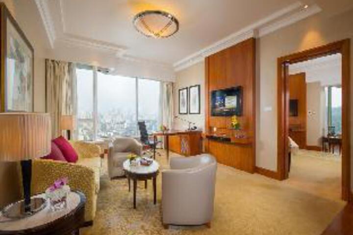 Hotel Suite Photo