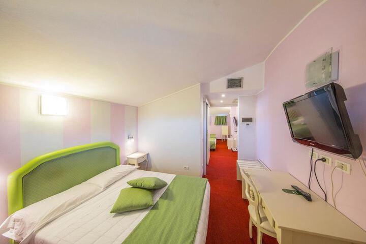 Room 16 of 35