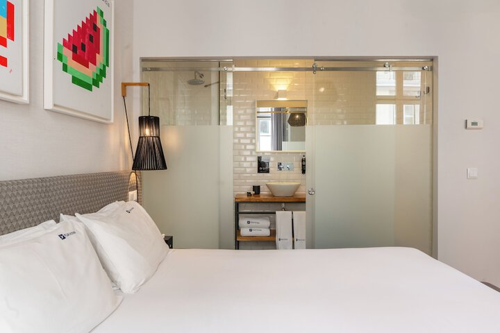 Room 35 of 63