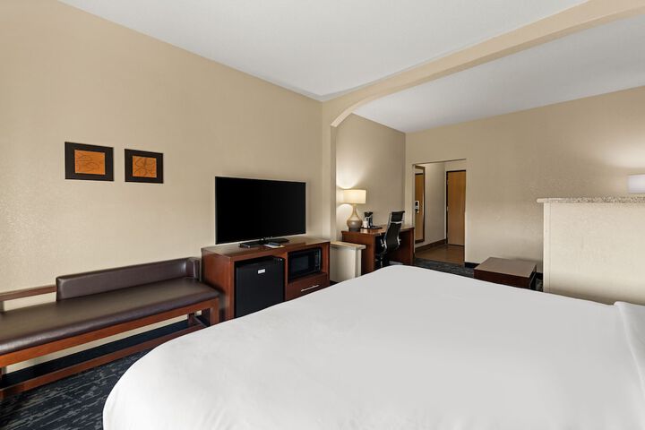 1 King Bed Suite (6 of 12)