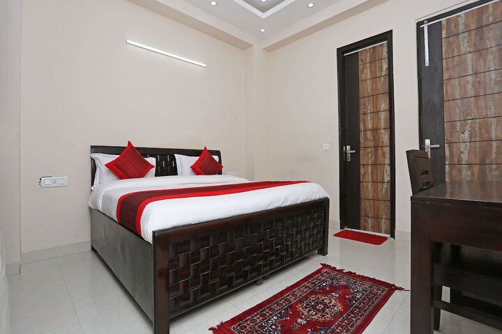 Room 12 of 16