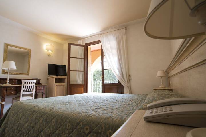 Room 10 of 43