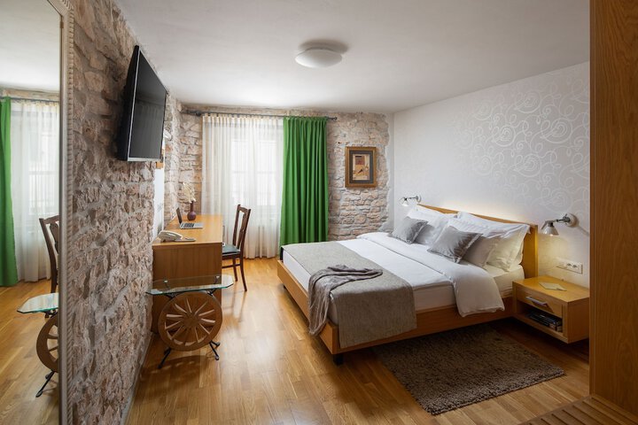Room 15 of 61