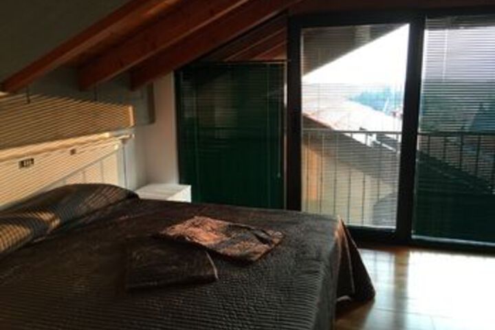 Room 9 of 38