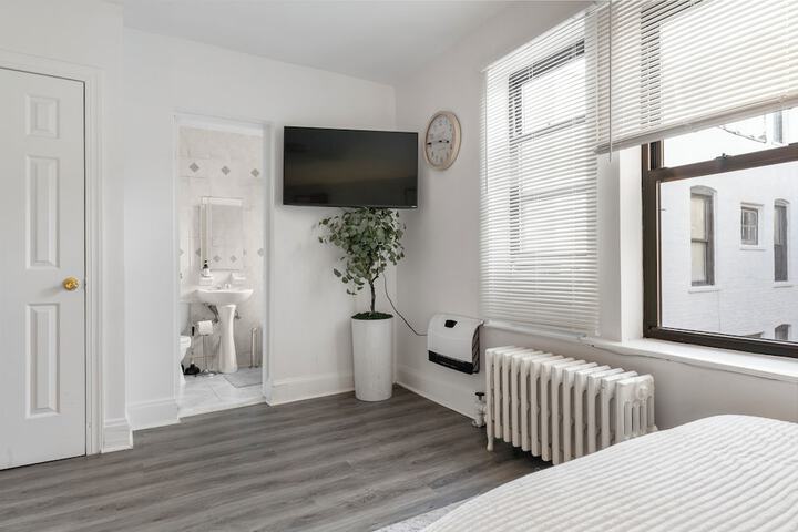 Room 10 of 35