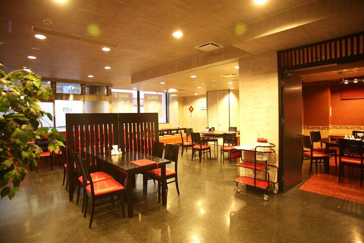 Dining 40 of 75