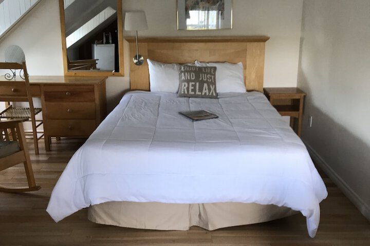 Room 30 of 102
