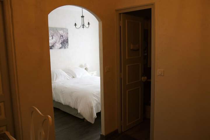Room 9 of 37