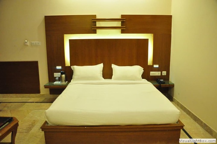 Room 9 of 12
