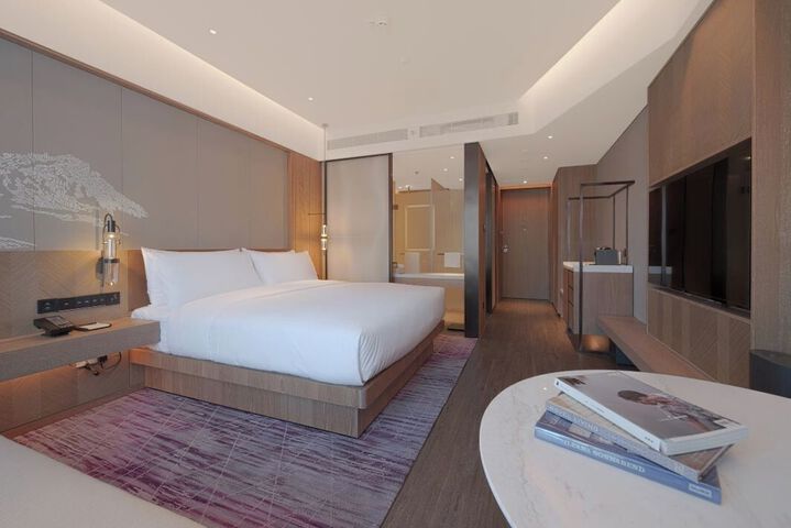 Room 16 of 60