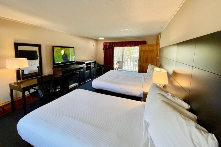 2 Double Beds Lakeside (2 of 8)