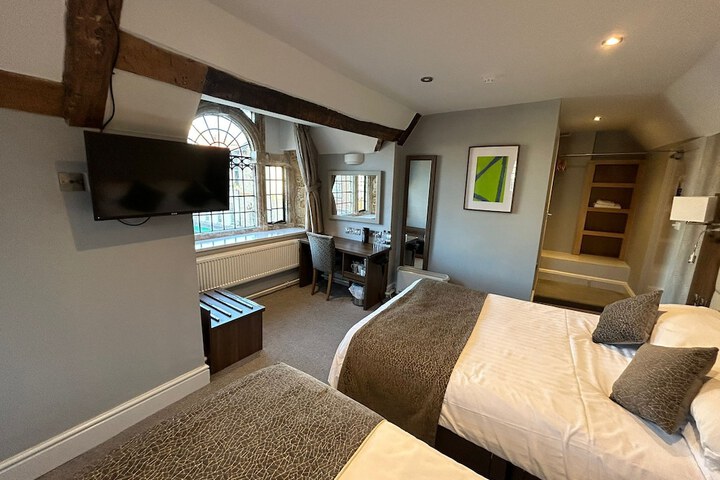 Room 3 of 97