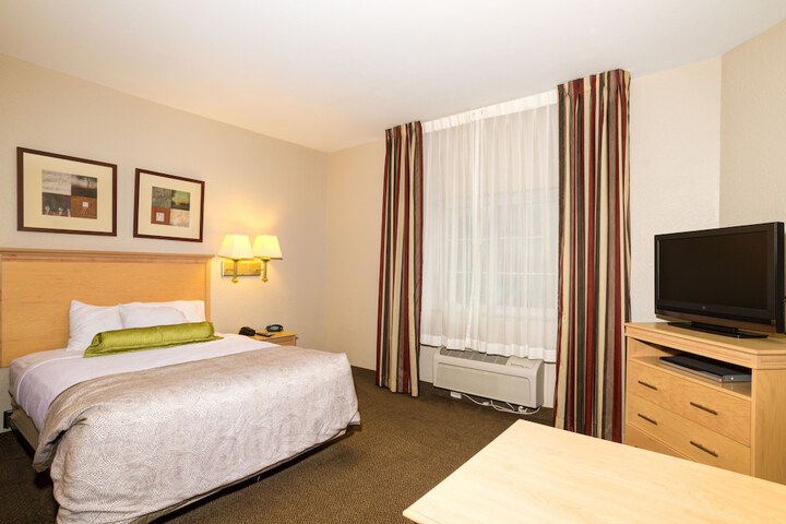 1 Queen Bed Studio Suite (12 of 19)